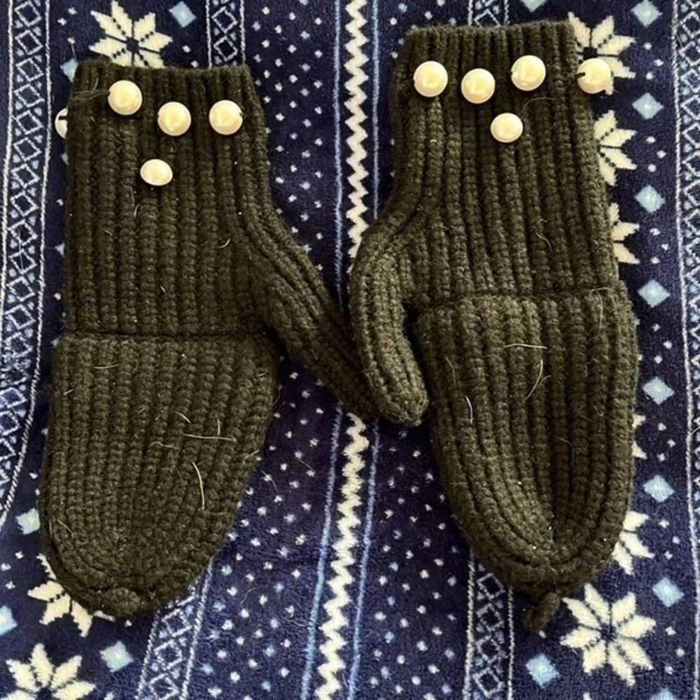 Banana Republic Women’s Black Mittens With Fold Over To Allow Fingers Out NWOT